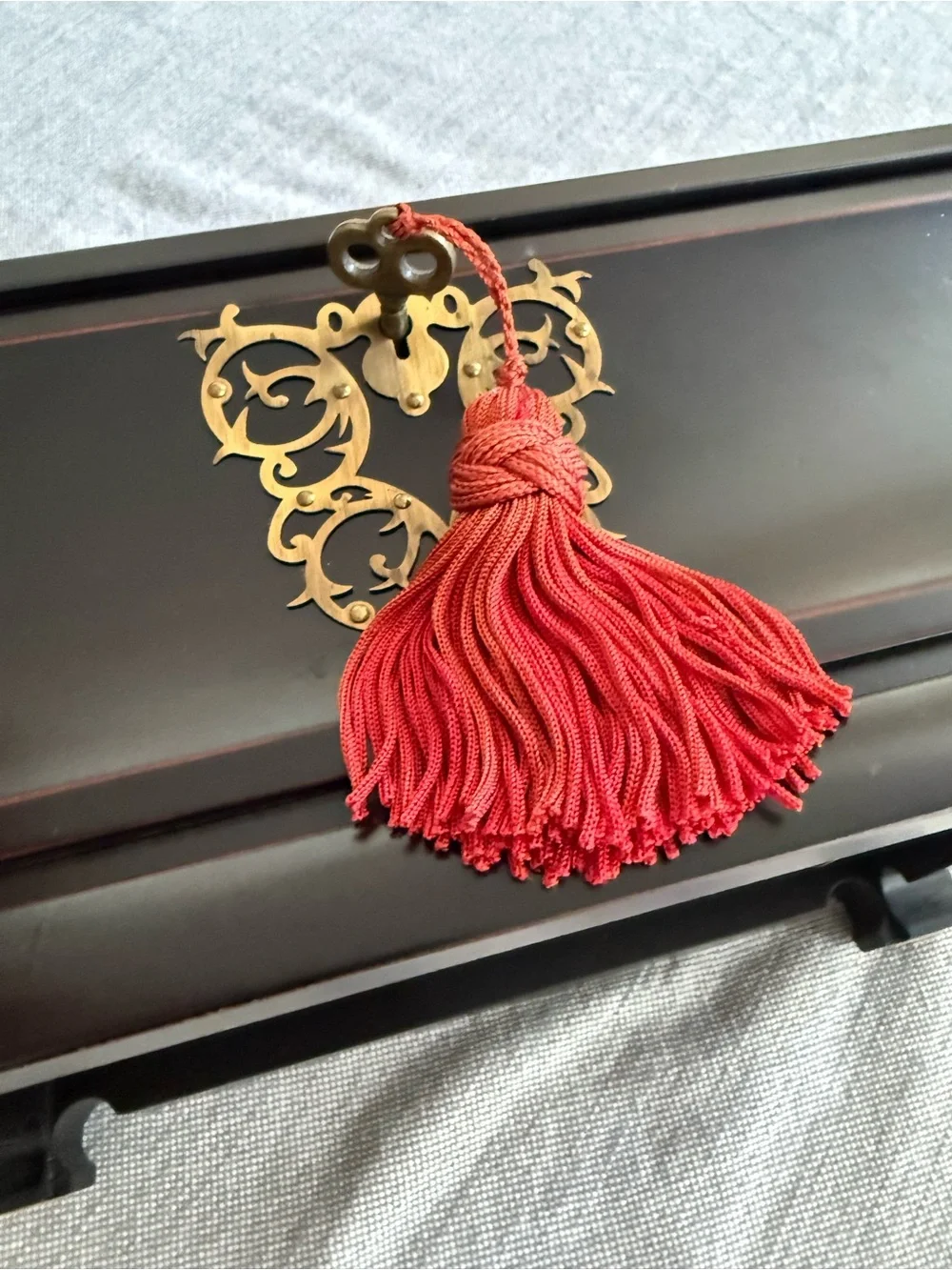 Vintage Asian Black Lacquer Wooden Jewelry Box Glass Top Key Tassel Brass